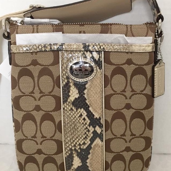Brand New COACH Sutton Signature Python Swingpack - Picture 3 of 8